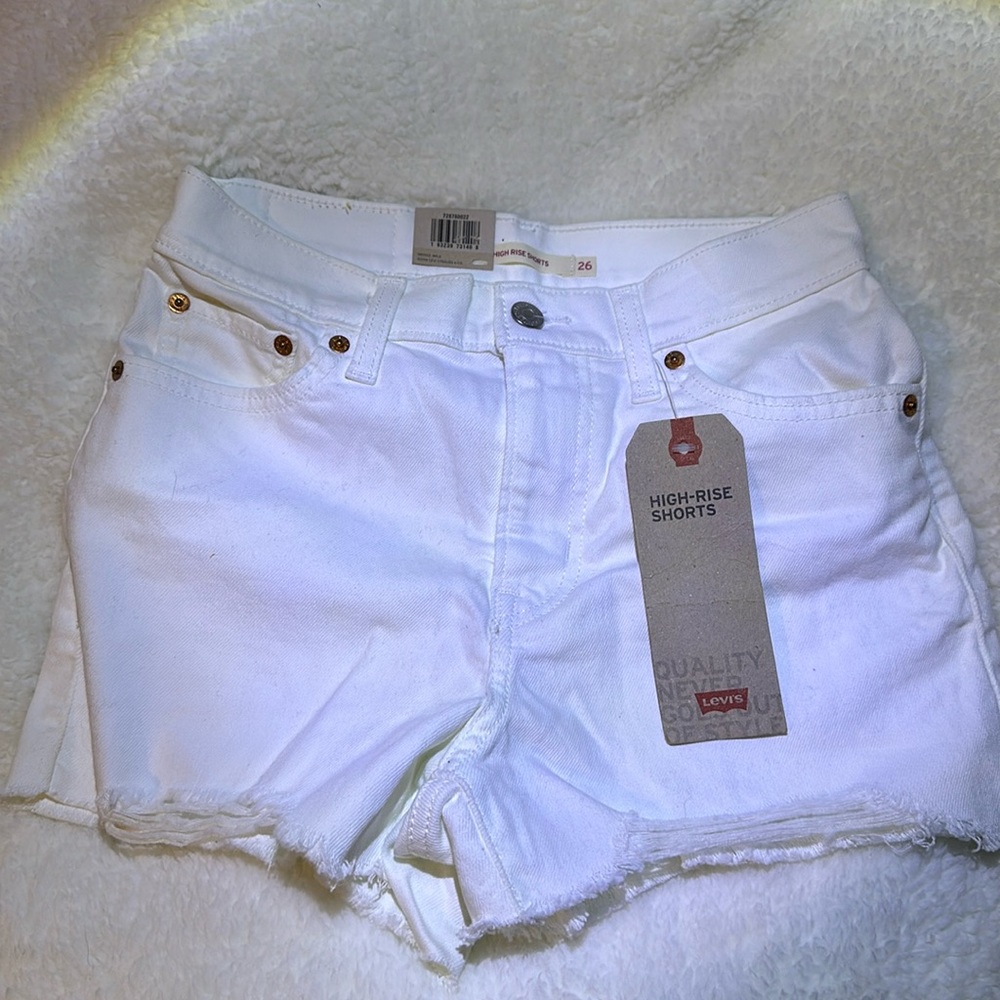 New Levi’s women’s denim white button up shorts